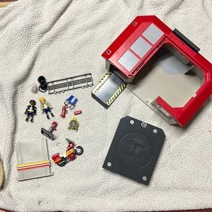 Play Mobil fire station to go